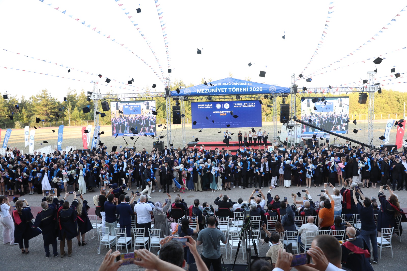 Bursa Uludağ Üniversitesi Teknik Bilimler Meslek Yüksekokulu'nda Mezuniyet Coşkusu